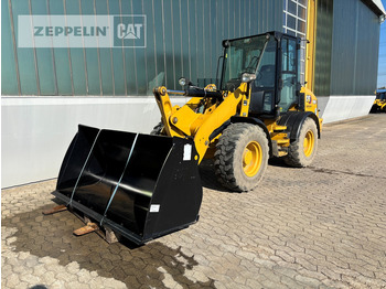 Ελαστιχοφόρος φορτωτής CATERPILLAR 908M