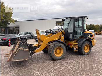 Ελαστιχοφόρος φορτωτής CATERPILLAR 908M