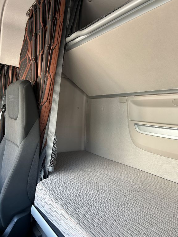 Τράκτορας DAF XF 530 PxP 4x4 Hydraulik DAF XF 530 PxP 4x4 Hydraulik: φωτογραφία 14 Τράκτορας DAF XF 530 PxP 4x4 Hydraulik DAF XF 530 PxP 4x4 Hydraulik: φωτογραφία 14