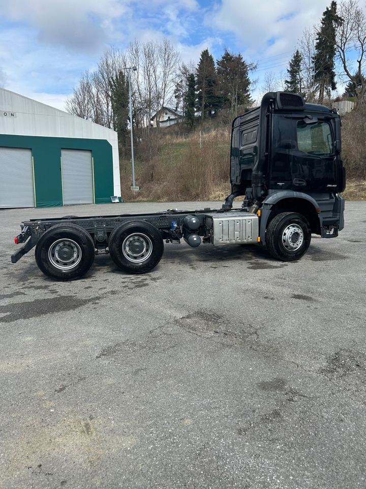 Mercedes-Benz Arocs 26.40 6x4 Kipperfahrgestell BB - Φορτηγό σασί: φωτογραφία 4 Mercedes-Benz Arocs 26.40 6x4 Kipperfahrgestell BB - Φορτηγό σασί: φωτογραφία 4