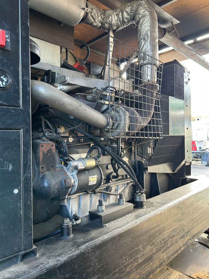 Mercedes-Benz MB 817 4x2 Dieselaggregat 6 Zylinder - Φορτηγό κόφα: φωτογραφία 1 Mercedes-Benz MB 817 4x2 Dieselaggregat 6 Zylinder - Φορτηγό κόφα: φωτογραφία 1