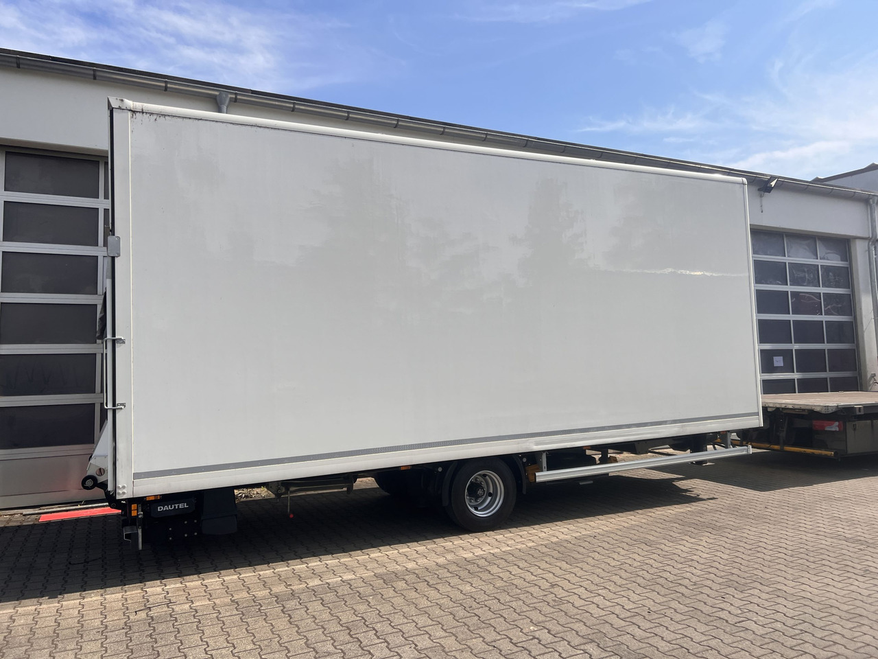 Ackermann Z-KA-F10.5/7,5 1 Achs Kofferanhänger mit Ladebordwand 10,5 t GG - Ρυμούλκα κόφα: φωτογραφία 5 Ackermann Z-KA-F10.5/7,5 1 Achs Kofferanhänger mit Ladebordwand 10,5 t GG - Ρυμούλκα κόφα: φωτογραφία 5