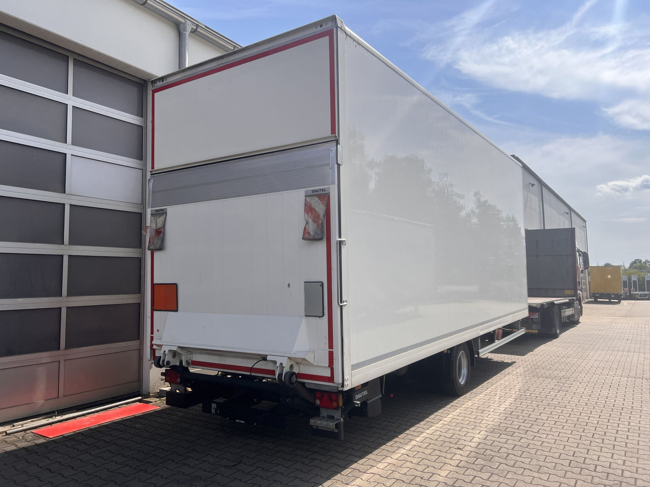 Ρυμούλκα κόφα Ackermann Z-KA-F10.5/7,5 1 Achs Kofferanhänger mit Ladebordwand 10,5 t GG: φωτογραφία 6 Ρυμούλκα κόφα Ackermann Z-KA-F10.5/7,5 1 Achs Kofferanhänger mit Ladebordwand 10,5 t GG: φωτογραφία 6