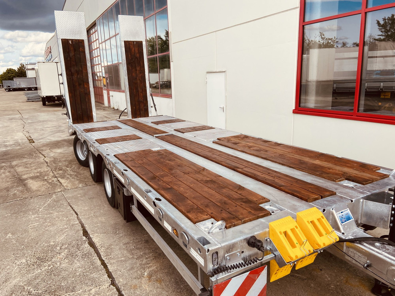 Möslein TT 31 31 t GG Tridem- Tieflader 3 Achs, gelenktNeufahrzeug - Ρυμούλκα με χαμηλό δάπεδο: φωτογραφία 3 Möslein TT 31 31 t GG Tridem- Tieflader 3 Achs, gelenktNeufahrzeug - Ρυμούλκα με χαμηλό δάπεδο: φωτογραφία 3