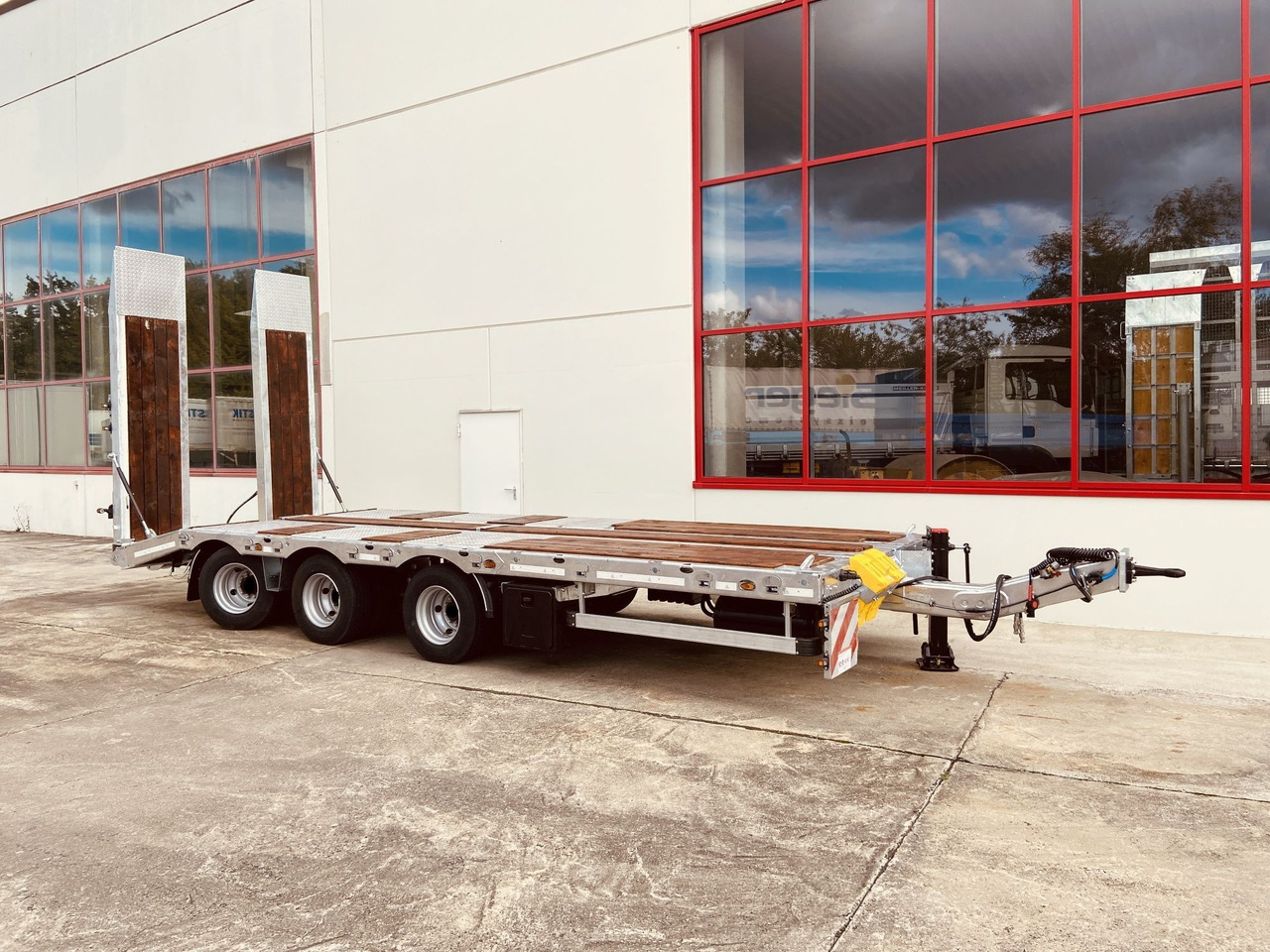 Möslein TT 31 31 t Tridem- Tieflader 3 Achs, 8 m LadeflächeNeufahrzeug - Ρυμούλκα με χαμηλό δάπεδο: φωτογραφία 4 Möslein TT 31 31 t Tridem- Tieflader 3 Achs, 8 m LadeflächeNeufahrzeug - Ρυμούλκα με χαμηλό δάπεδο: φωτογραφία 4