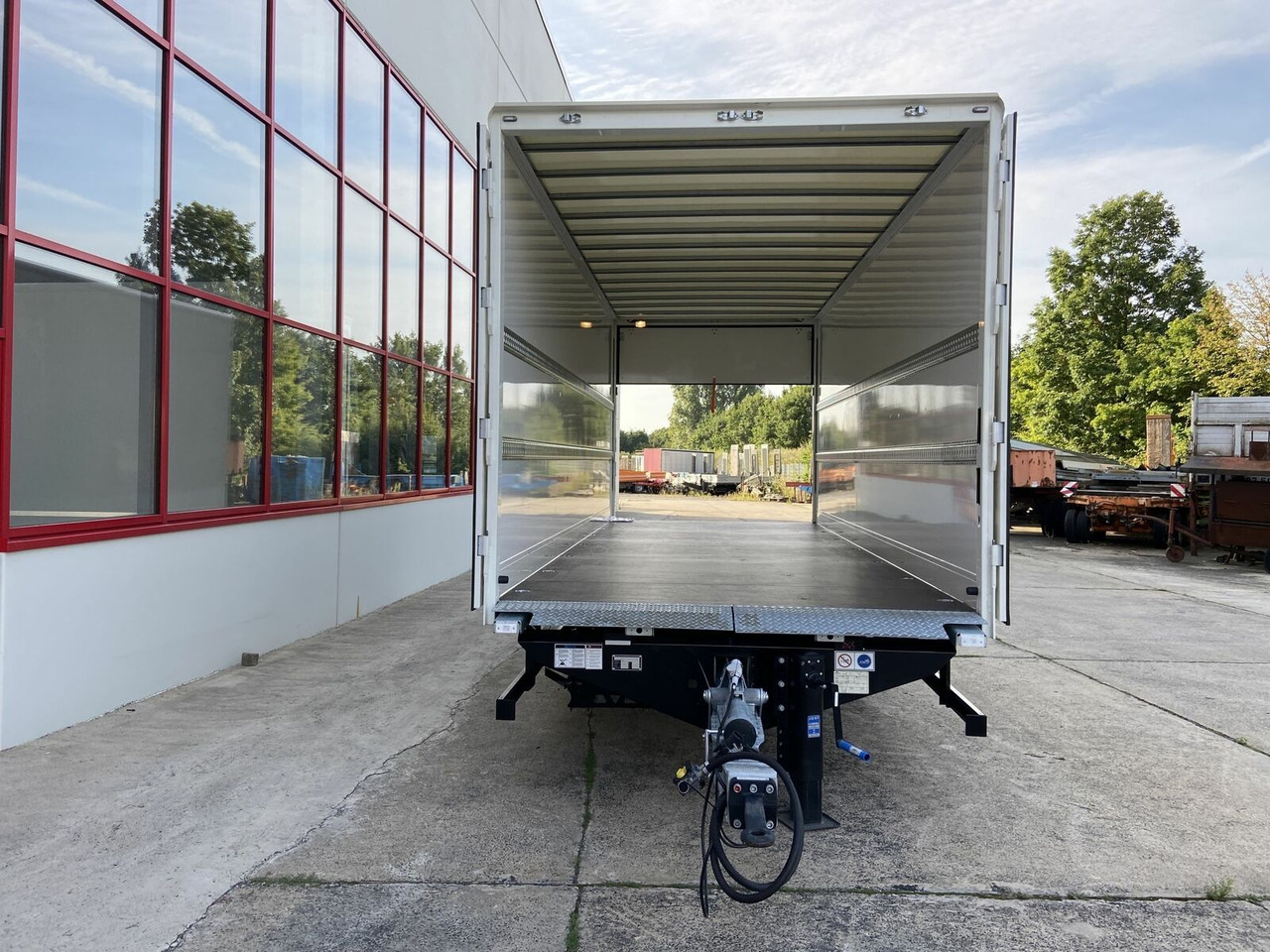 Möslein Tandem Koffer, Ladebordwand 1,5 t + Durchladbar - Ρυμούλκα κόφα: φωτογραφία 3 Möslein Tandem Koffer, Ladebordwand 1,5 t + Durchladbar - Ρυμούλκα κόφα: φωτογραφία 3