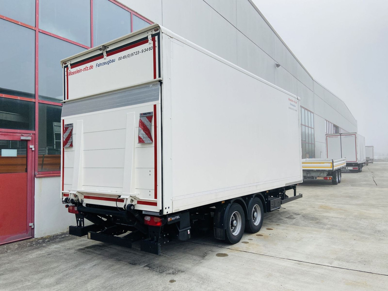 Möslein Tandem Koffer, Ladebordwand 1,5 t + Durchladbar - Ρυμούλκα κόφα: φωτογραφία 2 Möslein Tandem Koffer, Ladebordwand 1,5 t + Durchladbar - Ρυμούλκα κόφα: φωτογραφία 2