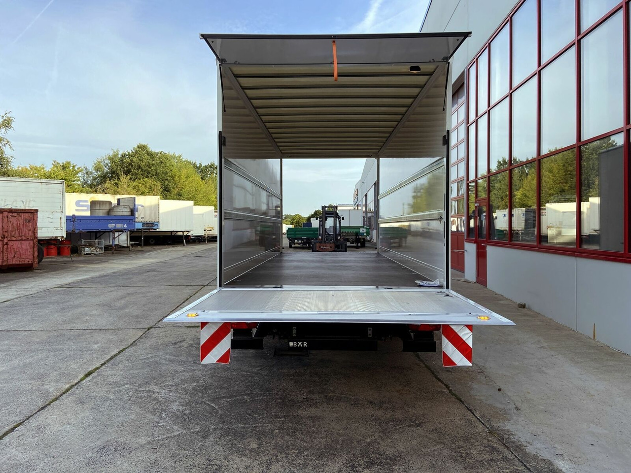Möslein Tandem Koffer, Ladebordwand 1,5 t + Durchladbar - Ρυμούλκα κόφα: φωτογραφία 4 Möslein Tandem Koffer, Ladebordwand 1,5 t + Durchladbar - Ρυμούλκα κόφα: φωτογραφία 4