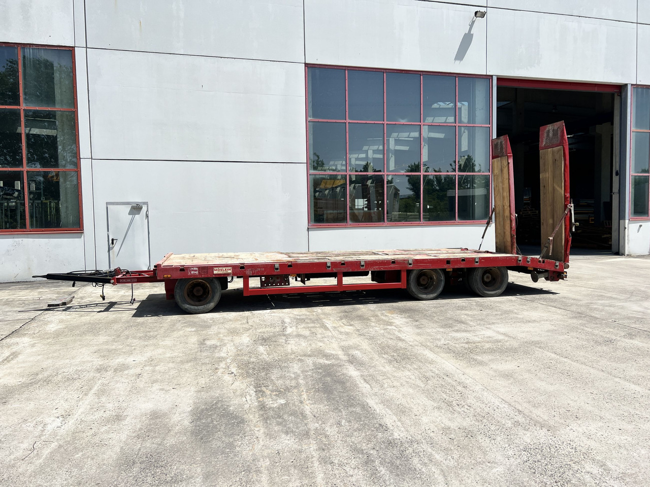 T3 3 Achs Tiefladeranhänger mit gerader Ladefläche - Ρυμούλκα με χαμηλό δάπεδο: φωτογραφία 1 T3 3 Achs Tiefladeranhänger mit gerader Ladefläche - Ρυμούλκα με χαμηλό δάπεδο: φωτογραφία 1