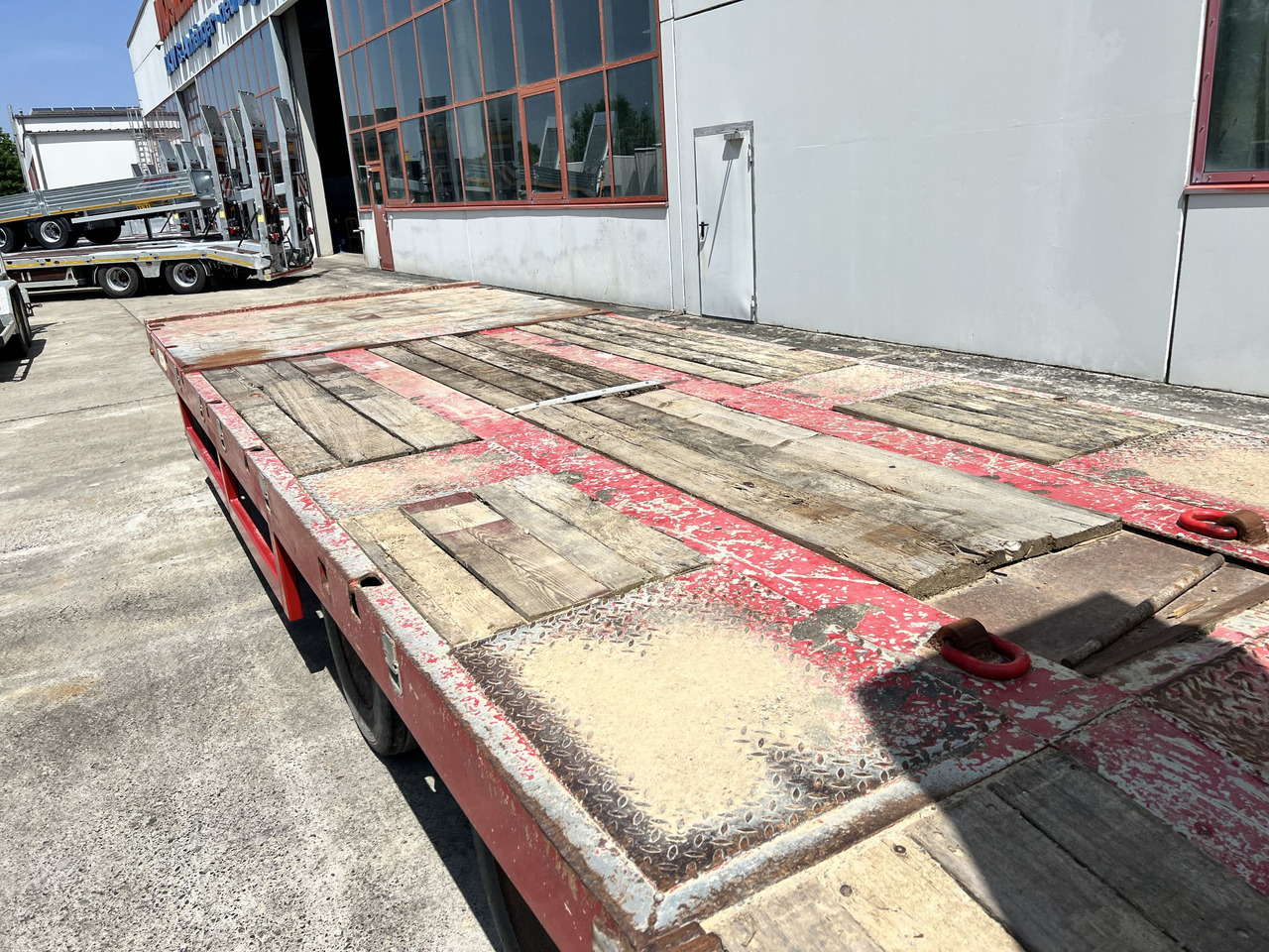 T3 3 Achs Tiefladeranhänger mit gerader Ladefläche - Ρυμούλκα με χαμηλό δάπεδο: φωτογραφία 4 T3 3 Achs Tiefladeranhänger mit gerader Ladefläche - Ρυμούλκα με χαμηλό δάπεδο: φωτογραφία 4