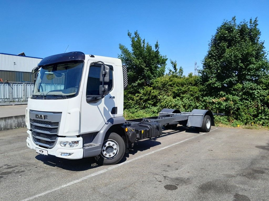DAF FA XB 260 12t - Φορτηγό σασί: φωτογραφία 1 DAF FA XB 260 12t - Φορτηγό σασί: φωτογραφία 1