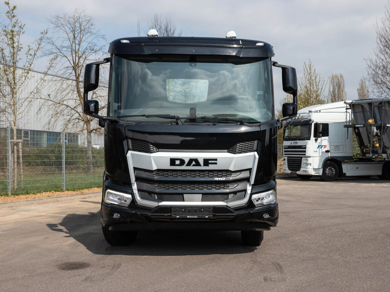 DAF FA XD 410 VDL Absetzkipper DAF FA XD 410 VDL Absetzkipper - Φορτηγό καδοφόρος φορτωτής: φωτογραφία 2 DAF FA XD 410 VDL Absetzkipper DAF FA XD 410 VDL Absetzkipper - Φορτηγό καδοφόρος φορτωτής: φωτογραφία 2