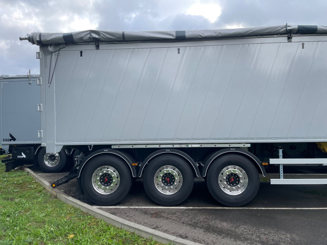 Wielton Bulk Master 51 cbm 3-Achs Alukipper Wielton Bulk Master 51 cbm 3-Achs Alukipper - Επικαθήμενο ανατρεπόμενο: φωτογραφία 4 Wielton Bulk Master 51 cbm 3-Achs Alukipper Wielton Bulk Master 51 cbm 3-Achs Alukipper - Επικαθήμενο ανατρεπόμενο: φωτογραφία 4