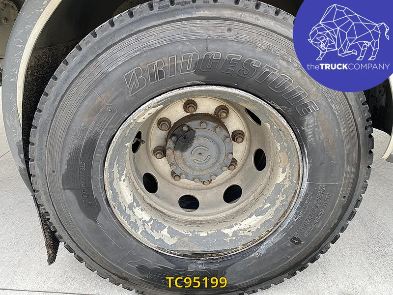 Renault D 210 - Φορτηγό κόφα: φωτογραφία 4 Renault D 210 - Φορτηγό κόφα: φωτογραφία 4