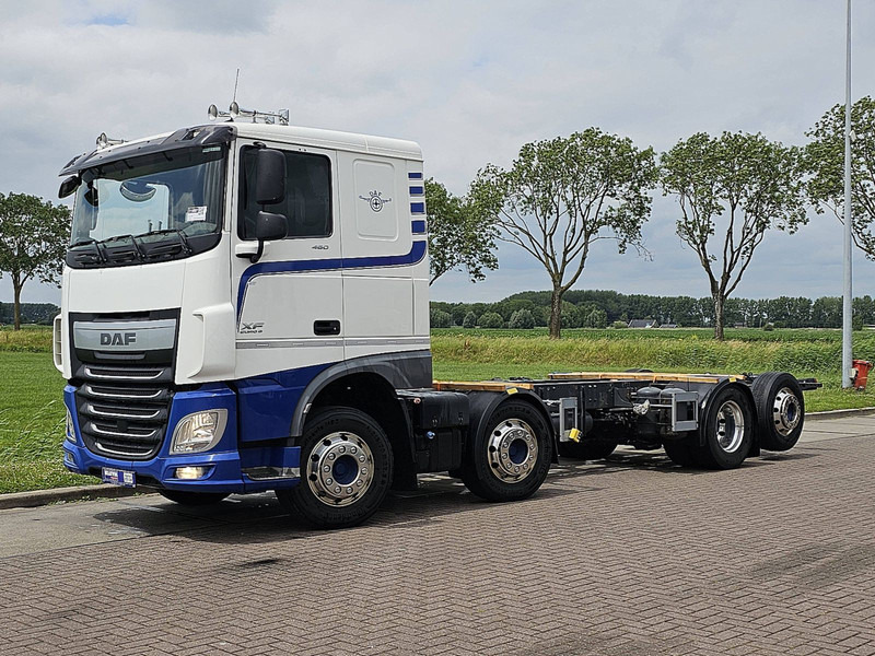 DAF XF 460 8X2 MAN. INT. ADR - Φορτηγό σασί: φωτογραφία 2 DAF XF 460 8X2 MAN. INT. ADR - Φορτηγό σασί: φωτογραφία 2