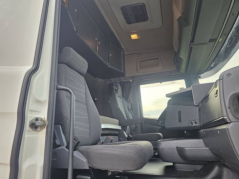 Φορτηγό με ανοιχτή καρότσα, Φορτηγό με γερανό Scania R490: φωτογραφία 12