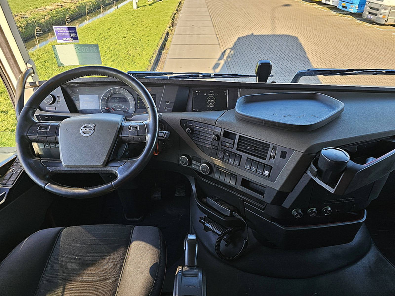 Interior photo 1: Τράκτορας Volvo FH 460 ALCOA'S I-SEE ACC