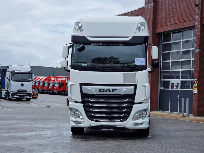 DAF XF 530 SuperSpaceCab 6x2*4 - Chassis 740 cm - Loadlift - Steering axle - Leather - - Φορτηγό σασί: φωτογραφία 2 DAF XF 530 SuperSpaceCab 6x2*4 - Chassis 740 cm - Loadlift - Steering axle - Leather - - Φορτηγό σασί: φωτογραφία 2