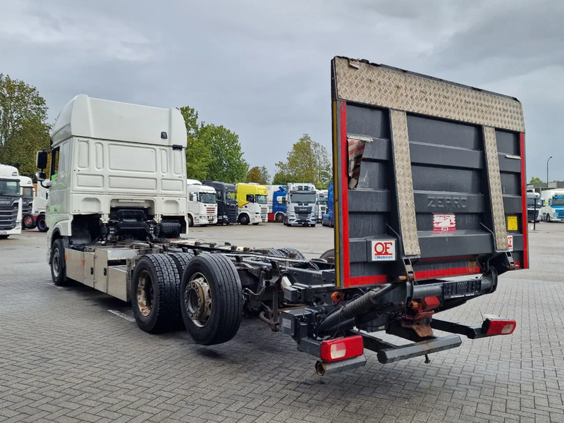 DAF XF 530 SuperSpaceCab 6x2*4 - Chassis 740 cm - Loadlift - Steering axle - Leather - - Φορτηγό σασί: φωτογραφία 5 DAF XF 530 SuperSpaceCab 6x2*4 - Chassis 740 cm - Loadlift - Steering axle - Leather - - Φορτηγό σασί: φωτογραφία 5