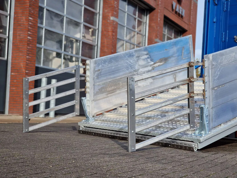 Μίσθωση Pezzaioli New 3 stock livestock trailer 95.4M2 - Water & Ventilation - Lifting floors - Lifting roof - Lift axle Pezzaioli New 3 stock livestock trailer 95.4M2 - Water & Ventilation - Lifting floors - Lifting roof - Lift axle: φωτογραφία 13 Μίσθωση Pezzaioli New 3 stock livestock trailer 95.4M2 - Water & Ventilation - Lifting floors - Lifting roof - Lift axle Pezzaioli New 3 stock livestock trailer 95.4M2 - Water & Ventilation - Lifting floors - Lifting roof - Lift axle: φωτογραφία 13