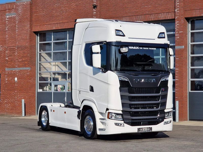 Scania 590S V8 NGS Highline 4x2 - New - Facelift - Full spec - Retarder - Leather - Full air - Τράκτορας: φωτογραφία 1 Scania 590S V8 NGS Highline 4x2 - New - Facelift - Full spec - Retarder - Leather - Full air - Τράκτορας: φωτογραφία 1