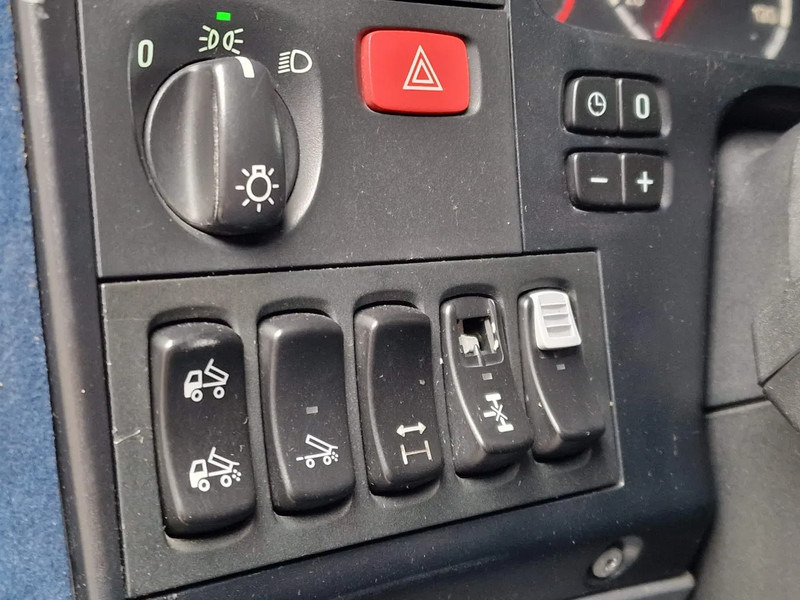 Τράκτορας Scania T580 V8 Topline 6x2 - Original Scania Hauber / Torpedo - Manual gearbox - Show truck - Retarder: φωτογραφία 17 Τράκτορας Scania T580 V8 Topline 6x2 - Original Scania Hauber / Torpedo - Manual gearbox - Show truck - Retarder: φωτογραφία 17