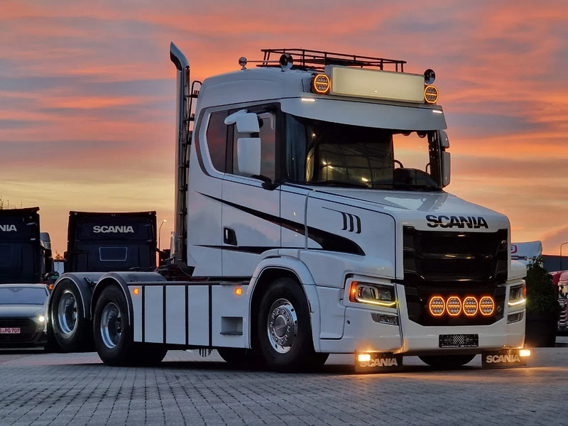 Scania T580 V8 Tuft Torpedo V8 - Custom exterior - Retarder - Full air - Show truck - Stack exhaust - Τράκτορας: φωτογραφία 2 Scania T580 V8 Tuft Torpedo V8 - Custom exterior - Retarder - Full air - Show truck - Stack exhaust - Τράκτορας: φωτογραφία 2