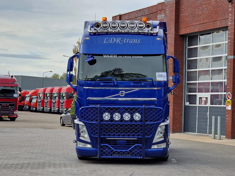 Volvo FH 13.500 Globetrotter 4x2 - Full air - Bull bar - Leather - Fridge - Lightbar - Τράκτορας: φωτογραφία 2 Volvo FH 13.500 Globetrotter 4x2 - Full air - Bull bar - Leather - Fridge - Lightbar - Τράκτορας: φωτογραφία 2