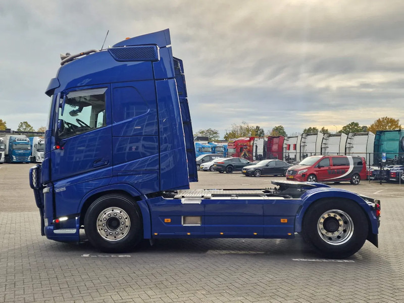 Volvo FH 13.500 Globetrotter 4x2 - Full air - Bull bar - Leather - Fridge - Lightbar - Τράκτορας: φωτογραφία 4 Volvo FH 13.500 Globetrotter 4x2 - Full air - Bull bar - Leather - Fridge - Lightbar - Τράκτορας: φωτογραφία 4