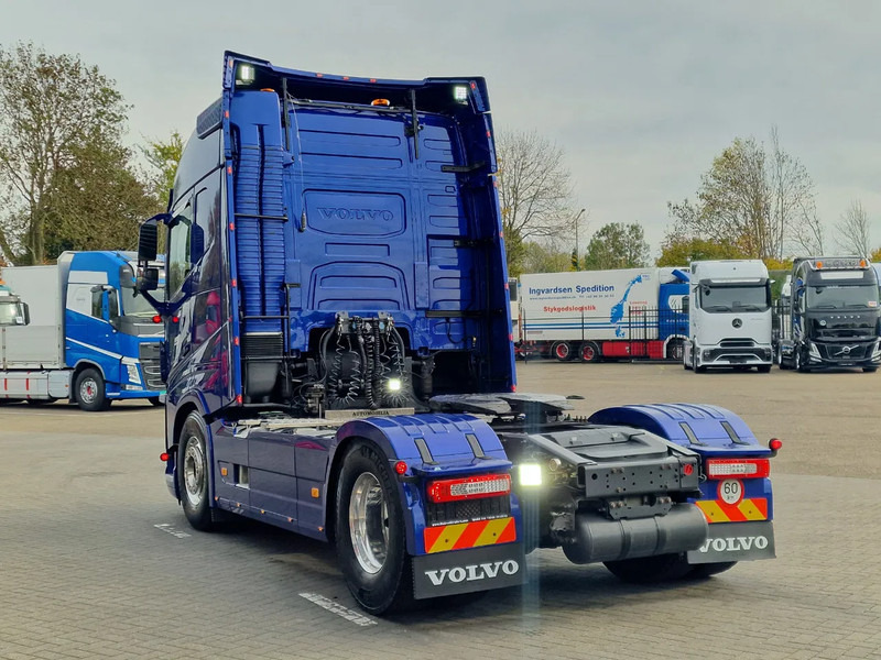 Volvo FH 13.500 Globetrotter 4x2 - Full air - Bull bar - Leather - Fridge - Lightbar - Τράκτορας: φωτογραφία 5 Volvo FH 13.500 Globetrotter 4x2 - Full air - Bull bar - Leather - Fridge - Lightbar - Τράκτορας: φωτογραφία 5