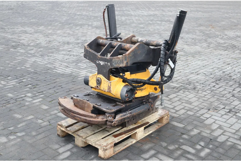 Engcon S80 | KM80 | GRIPPER | AUX HYDR. | GOOD CONDITION - Σύστημα tiltrotator για Κατασκευή μηχανήματα: φωτογραφία 1 Engcon S80 | KM80 | GRIPPER | AUX HYDR. | GOOD CONDITION - Σύστημα tiltrotator για Κατασκευή μηχανήματα: φωτογραφία 1
