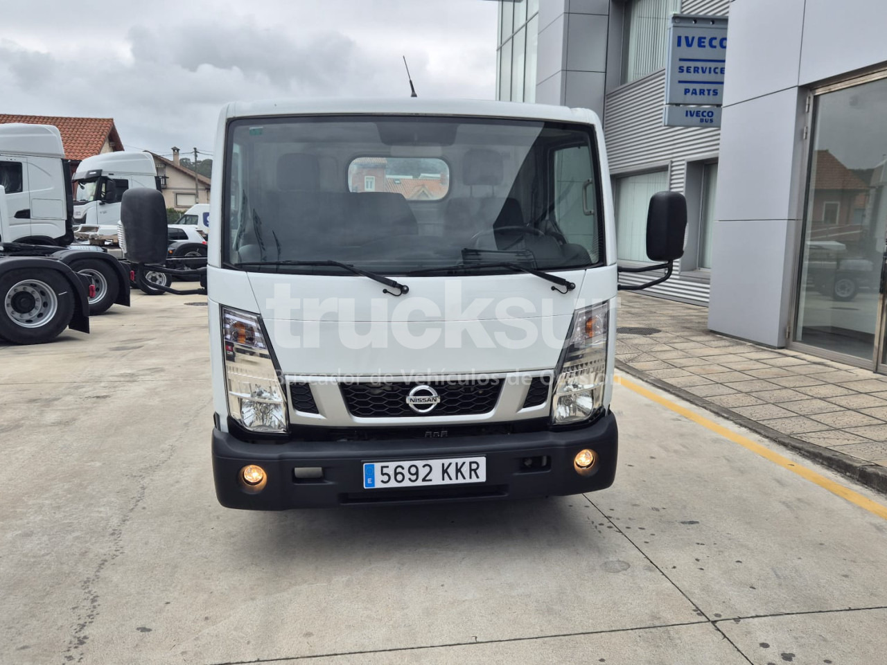 NISSAN NT 400 - Φορτηγό σασί: φωτογραφία 3 NISSAN NT 400 - Φορτηγό σασί: φωτογραφία 3