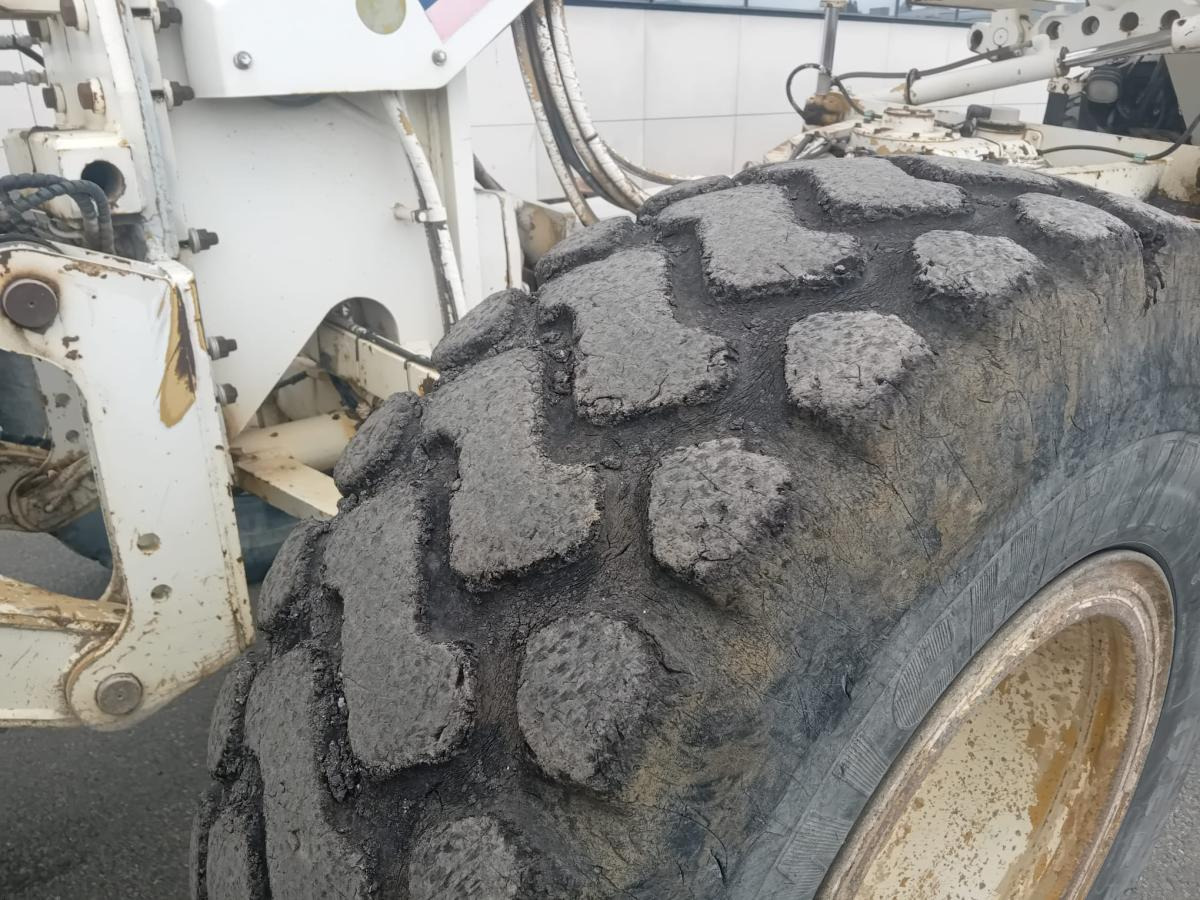 Caterpillar 12H - Γκρέιντερ: φωτογραφία 2 Caterpillar 12H - Γκρέιντερ: φωτογραφία 2