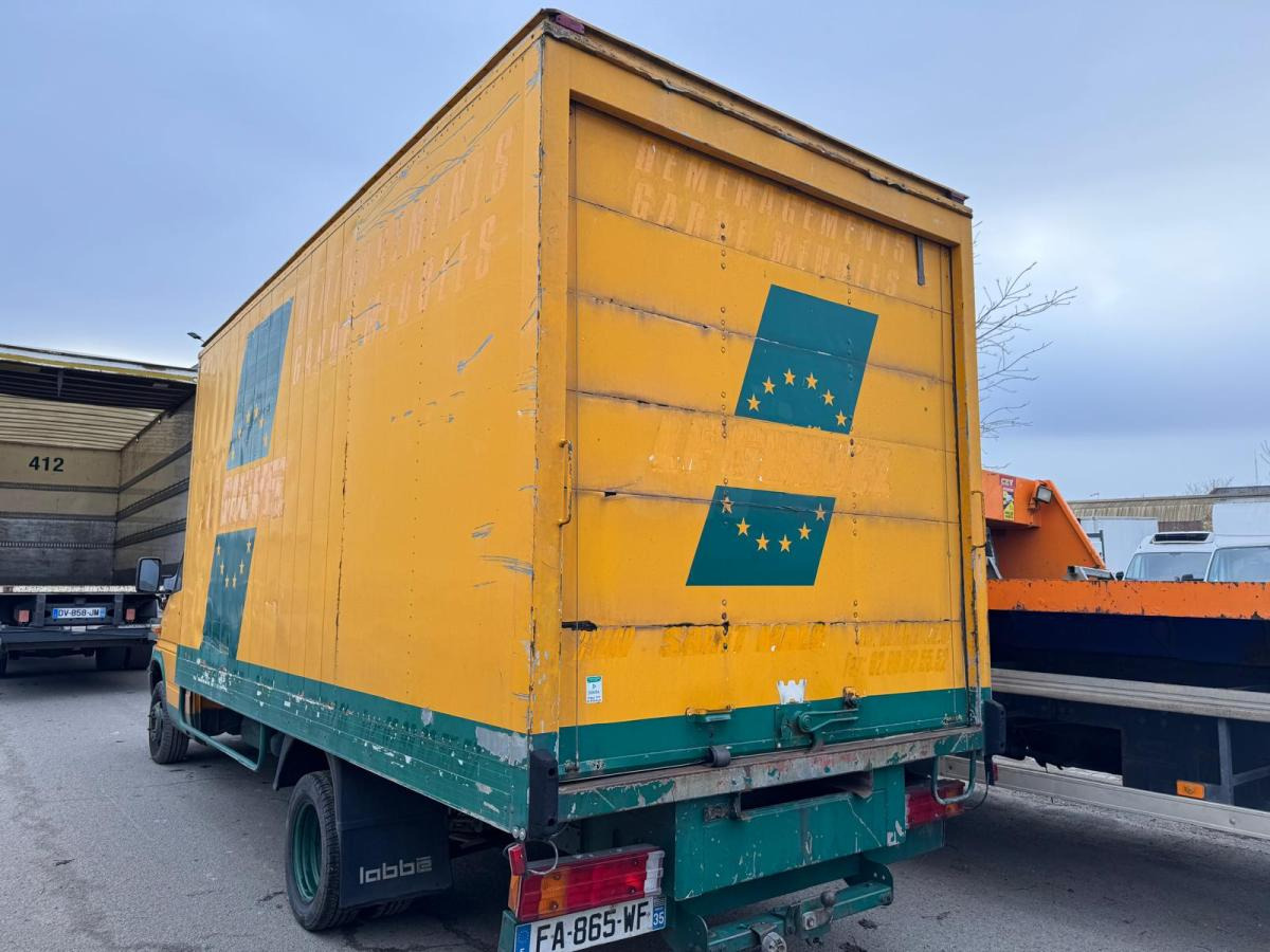 Mercedes Sprinter - Επαγγελματικό αυτοκίνητο κόφα: φωτογραφία 3 Mercedes Sprinter - Επαγγελματικό αυτοκίνητο κόφα: φωτογραφία 3