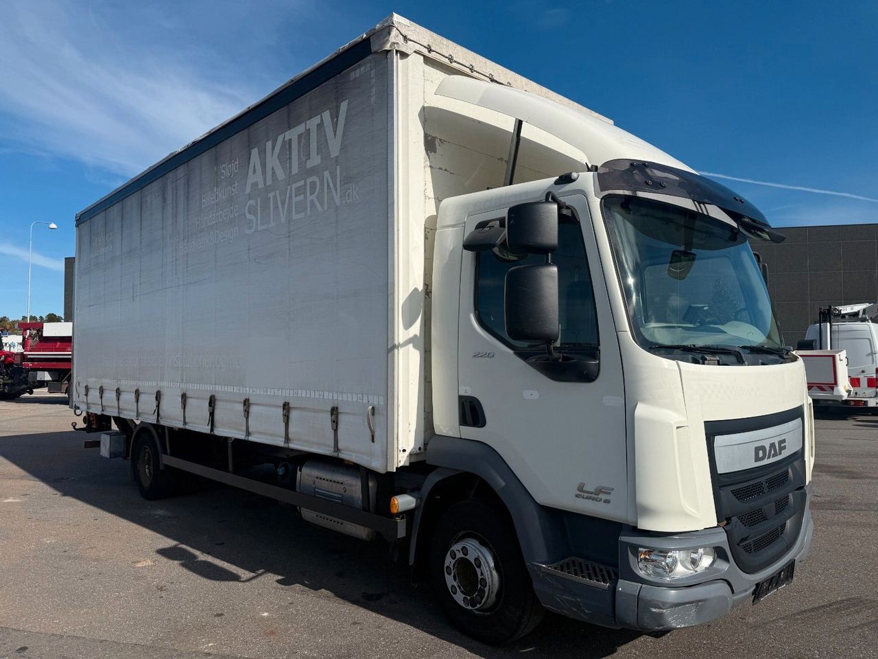 DAF LF 45 /220 4x2 Curtainsider and Taillift Euro 6 - Φορτηγό μουσαμάς: φωτογραφία 2 DAF LF 45 /220 4x2 Curtainsider and Taillift Euro 6 - Φορτηγό μουσαμάς: φωτογραφία 2