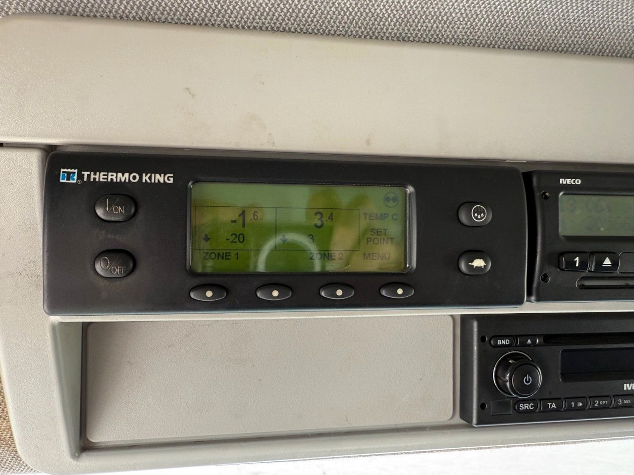Φορτηγό ψυγείο Iveco 180E32 4x2 Schmitz / Thermo King T-1200R Spectru Iveco 180E32 4x2 Schmitz / Thermo King T-1200R Spectru: φωτογραφία 21
