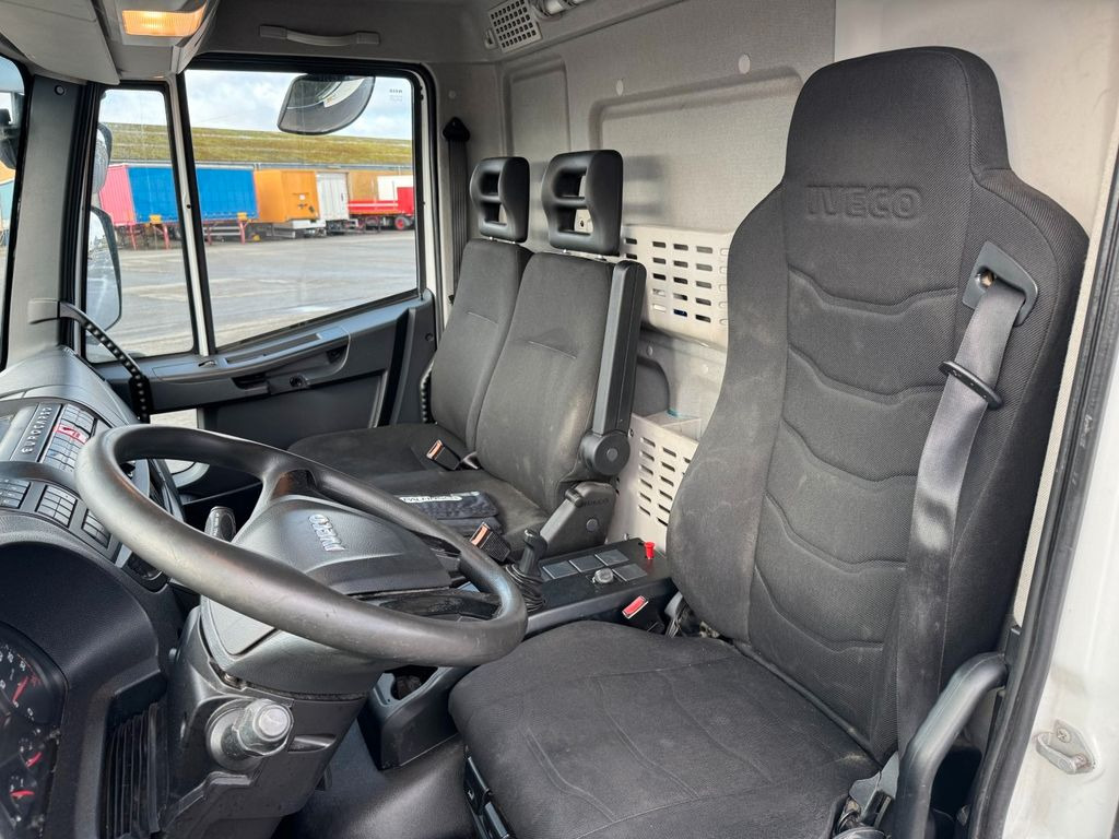 Iveco 180E32 4x2 Schmitz / Thermo King T-1200R Spectru - Φορτηγό ψυγείο: φωτογραφία 5 Iveco 180E32 4x2 Schmitz / Thermo King T-1200R Spectru - Φορτηγό ψυγείο: φωτογραφία 5