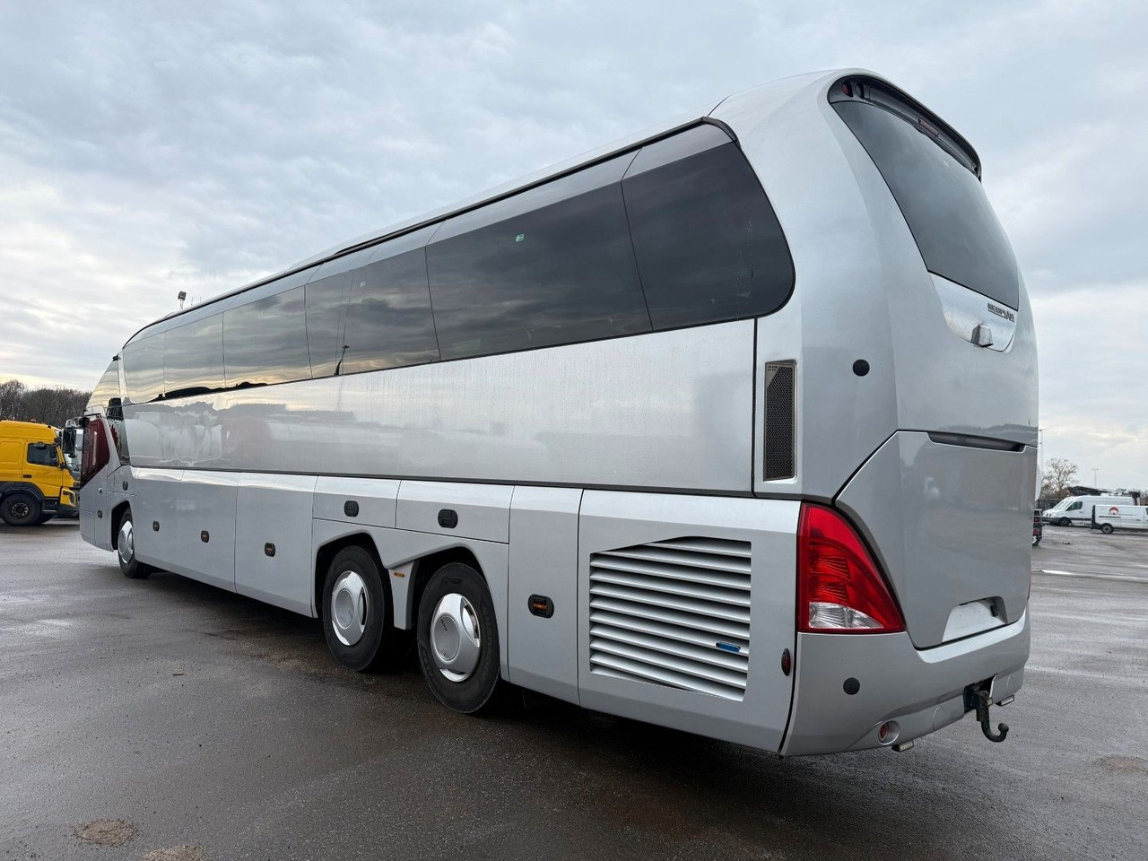 Neoplan Starliner N 5218 Euro 6 - Πούλμαν: φωτογραφία 4 Neoplan Starliner N 5218 Euro 6 - Πούλμαν: φωτογραφία 4