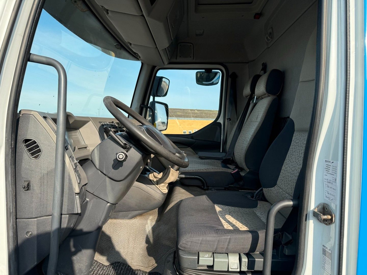 Renault Midlum 220 DXI 4x2 6.0 Box / Koffer - Φορτηγό κόφα: φωτογραφία 5 Renault Midlum 220 DXI 4x2 6.0 Box / Koffer - Φορτηγό κόφα: φωτογραφία 5