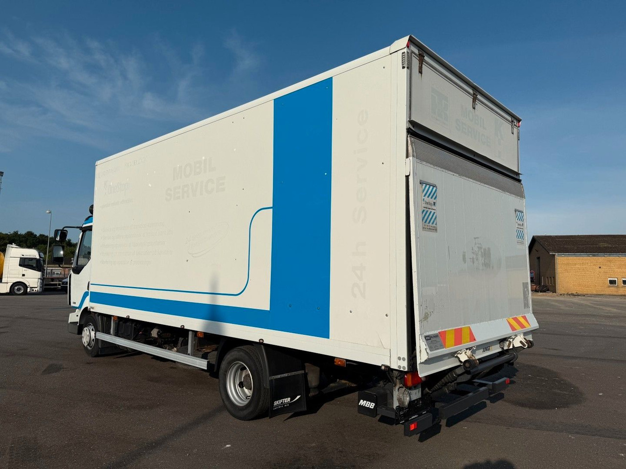 Renault Midlum 220 DXI 4x2 6.0 Box / Koffer - Φορτηγό κόφα: φωτογραφία 4 Renault Midlum 220 DXI 4x2 6.0 Box / Koffer - Φορτηγό κόφα: φωτογραφία 4