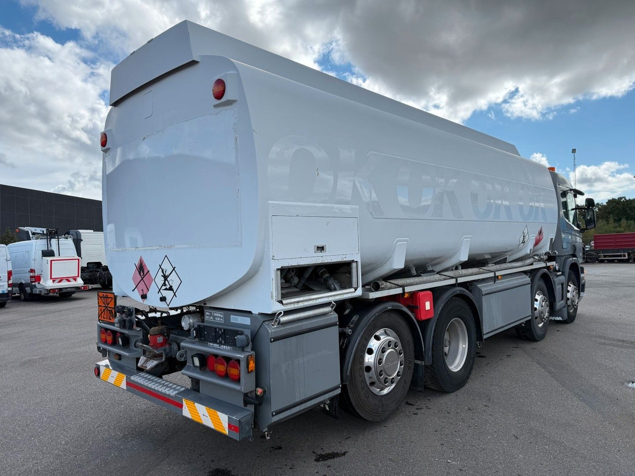 Scania P400 8x2*6 HMK Bilcon 24.000 l. ADR Euro 5 - Φορτηγό βυτιοφόρο: φωτογραφία 3 Scania P400 8x2*6 HMK Bilcon 24.000 l. ADR Euro 5 - Φορτηγό βυτιοφόρο: φωτογραφία 3