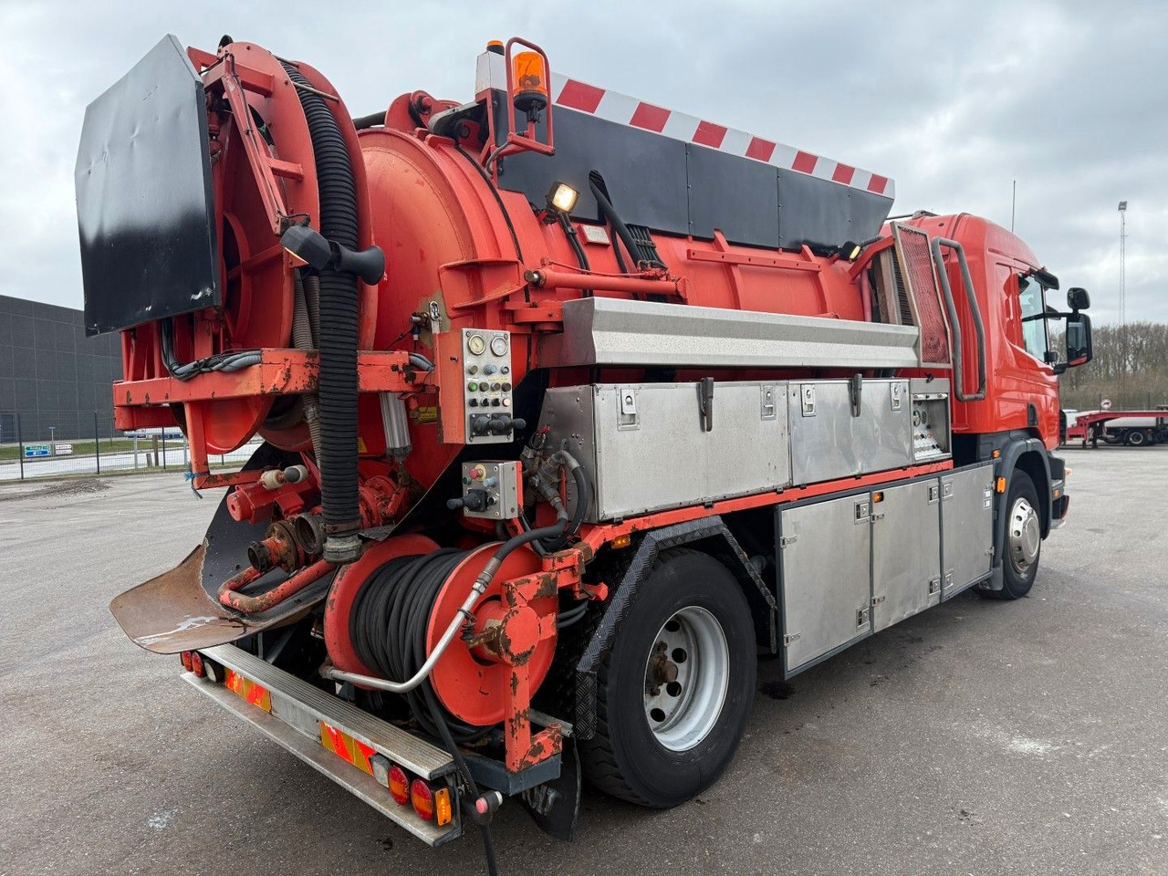 Scania P94/260 4x2 NZ SLS590 Kombi 8.400 l. - Όχημα εκκένωσης βόθρων: φωτογραφία 3 Scania P94/260 4x2 NZ SLS590 Kombi 8.400 l. - Όχημα εκκένωσης βόθρων: φωτογραφία 3