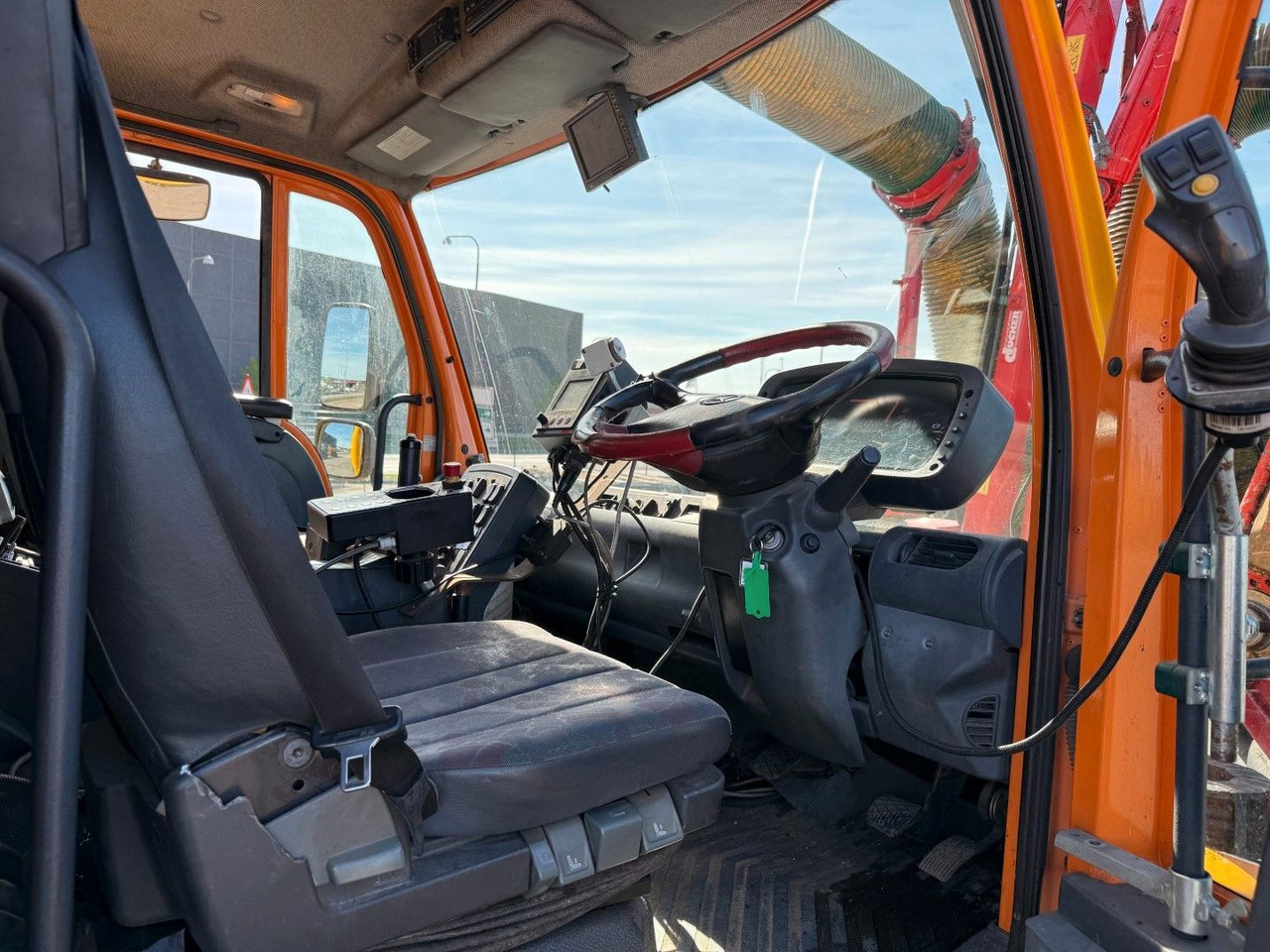 Unimog U500 4x4 / Dücker Kipper / Saug / Mäher MKT 15R - Φορτηγό ανατρεπόμενο: φωτογραφία 5 Unimog U500 4x4 / Dücker Kipper / Saug / Mäher MKT 15R - Φορτηγό ανατρεπόμενο: φωτογραφία 5
