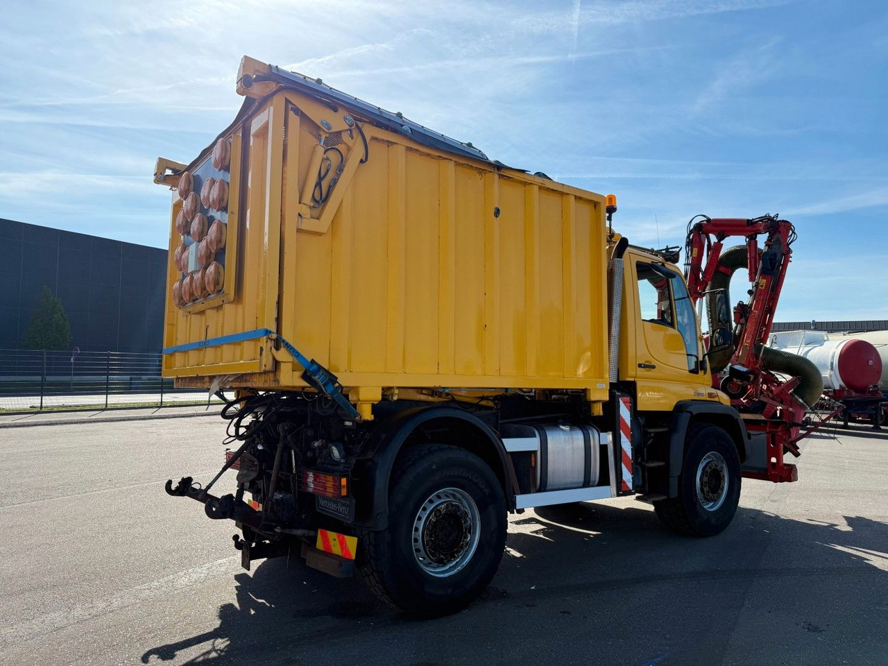 Unimog U500 4x4 / Dücker Kipper / Saug / Mäher MKT 15R - Φορτηγό ανατρεπόμενο: φωτογραφία 3 Unimog U500 4x4 / Dücker Kipper / Saug / Mäher MKT 15R - Φορτηγό ανατρεπόμενο: φωτογραφία 3