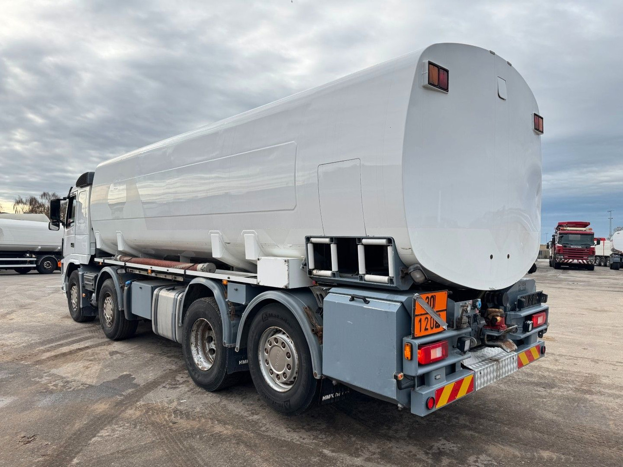 Volvo FM 440 8x2*6 24.000 l. ADR Tanktruck - Φορτηγό βυτιοφόρο: φωτογραφία 4 Volvo FM 440 8x2*6 24.000 l. ADR Tanktruck - Φορτηγό βυτιοφόρο: φωτογραφία 4