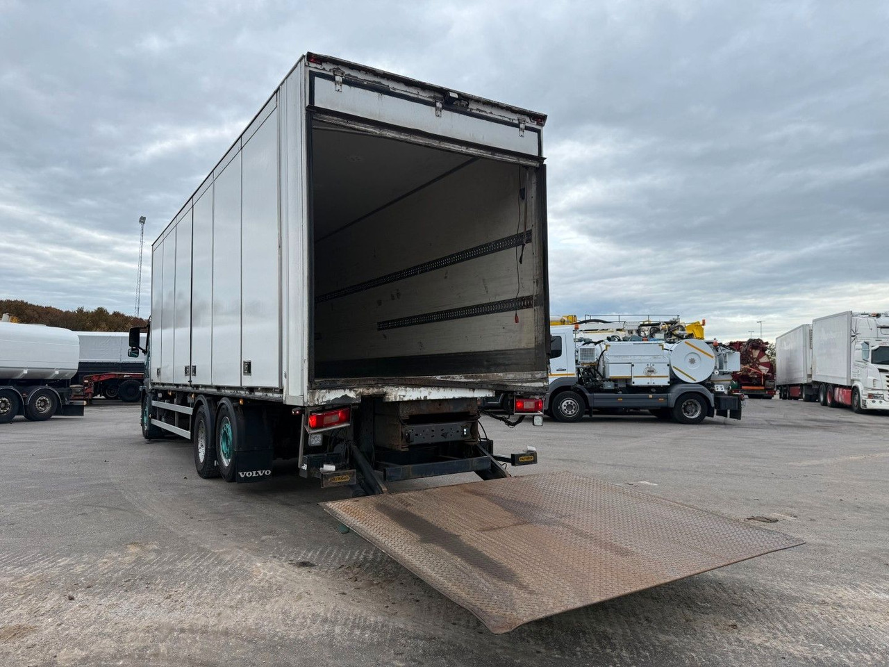 Volvo FM330 6x2*4 Carrier Supra 1050 Nordic - Φορτηγό ψυγείο: φωτογραφία 5 Volvo FM330 6x2*4 Carrier Supra 1050 Nordic - Φορτηγό ψυγείο: φωτογραφία 5