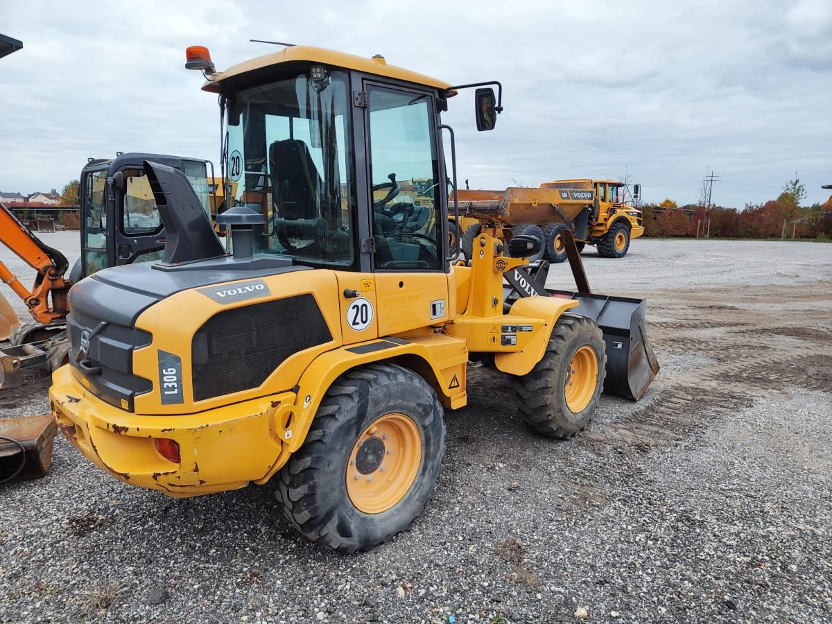 Volvo L30G - Ελαστιχοφόρος φορτωτής: φωτογραφία 2 Volvo L30G - Ελαστιχοφόρος φορτωτής: φωτογραφία 2