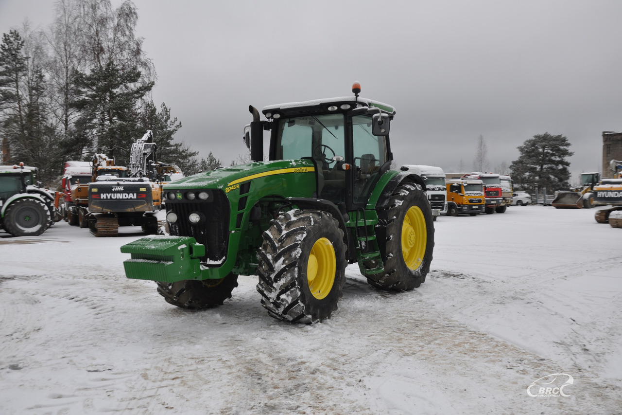 John Deere 8245R - Τρακτέρ: φωτογραφία 1 John Deere 8245R - Τρακτέρ: φωτογραφία 1