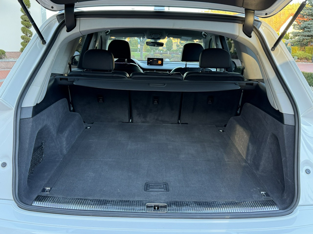SUV Audi Q7: φωτογραφία 37