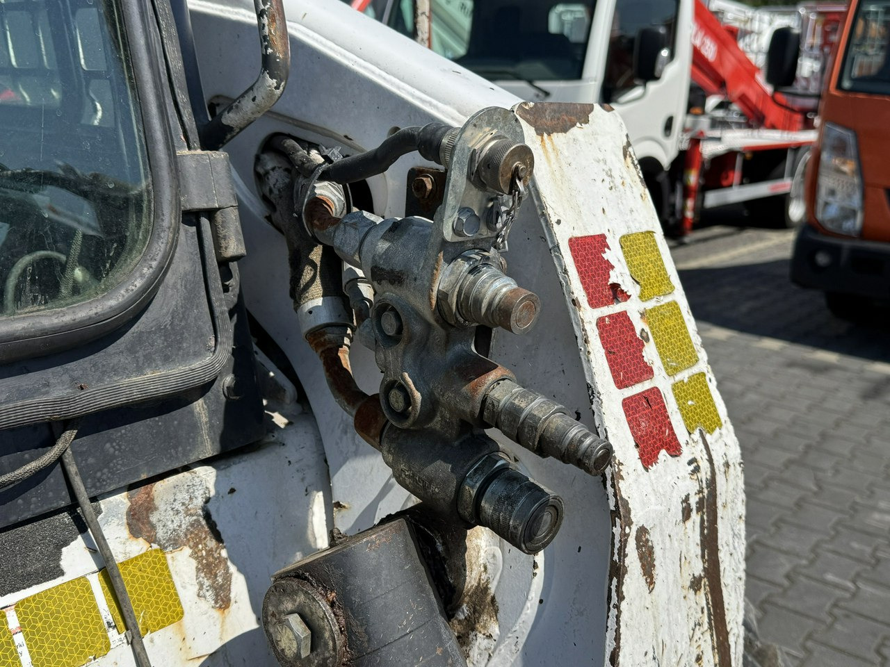 Bobcat S300 Joystick Mini Ładowarka Waga 3692kg - Φορτωτής πλάγιας ολίσθησης: φωτογραφία 4 Bobcat S300 Joystick Mini Ładowarka Waga 3692kg - Φορτωτής πλάγιας ολίσθησης: φωτογραφία 4